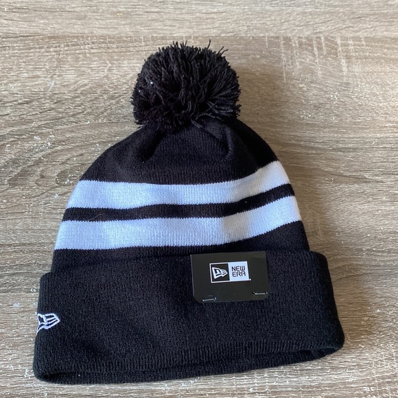 New Era MLB Beanie - Picture 4 of 7